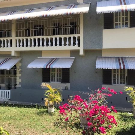 Your Home In Paradise- Private Garden Camp & Beach Nearby-Runaway Bay Exterior photo